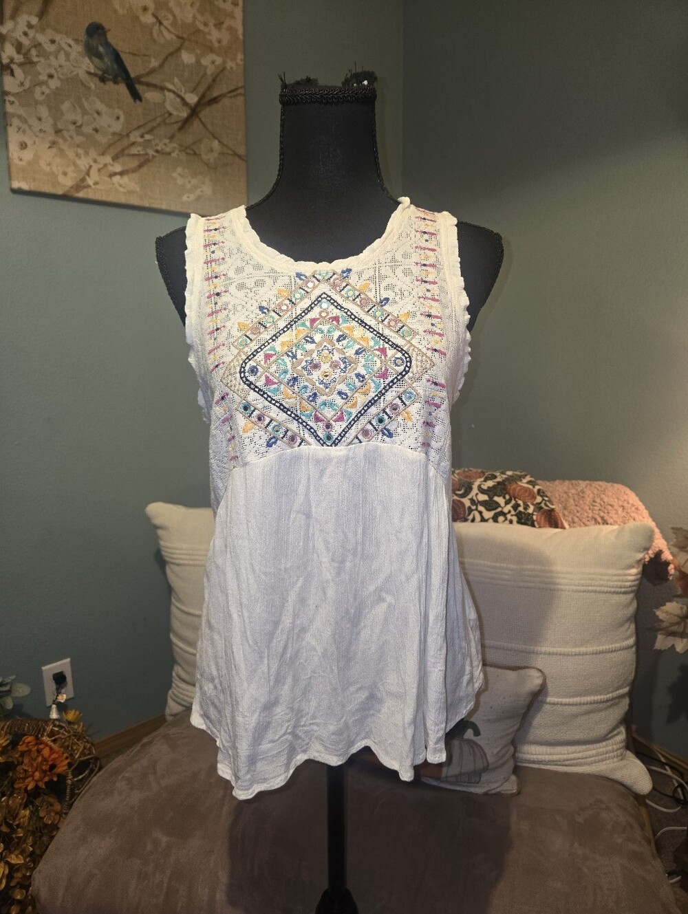 Eyeshadow White Sleeveless Tank with Multicolor Embroidery